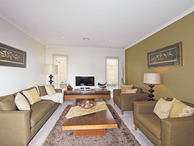 25 Peisley Crescent, Cranbourne East VIC 3977