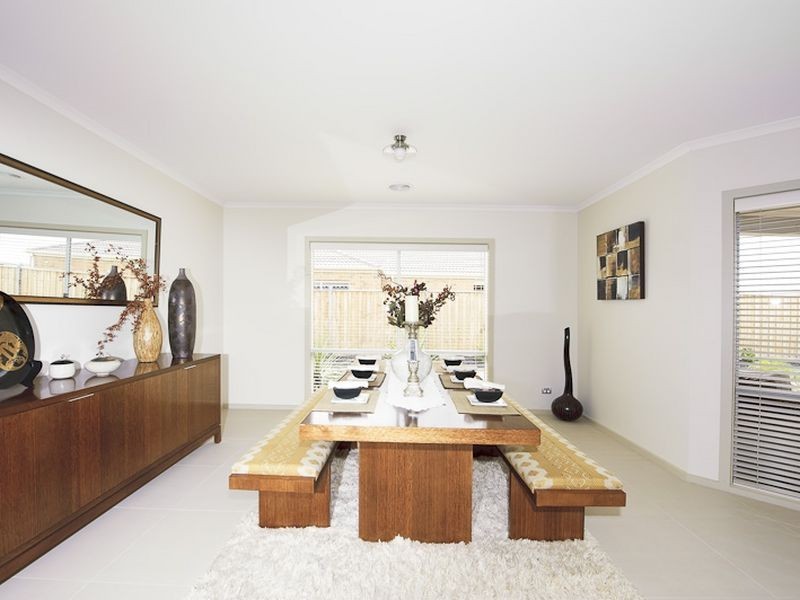 25 Peisley Crescent, Cranbourne East VIC 3977