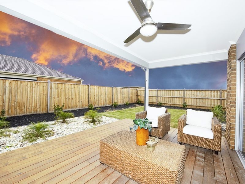 25 Peisley Crescent, Cranbourne East VIC 3977