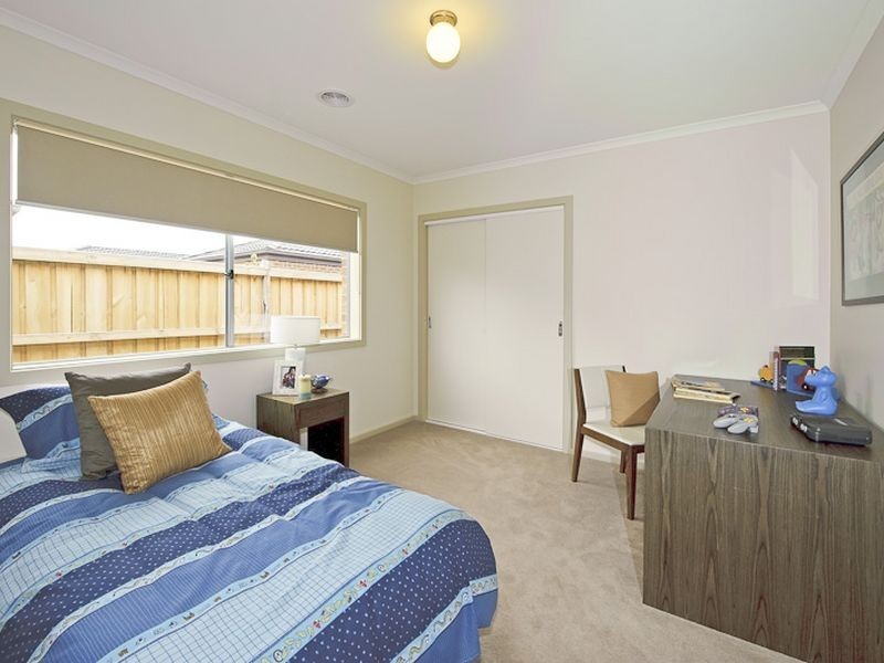 25 Peisley Crescent, Cranbourne East VIC 3977