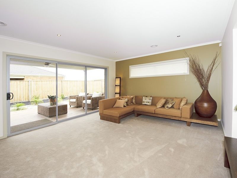 25 Peisley Crescent, Cranbourne East VIC 3977
