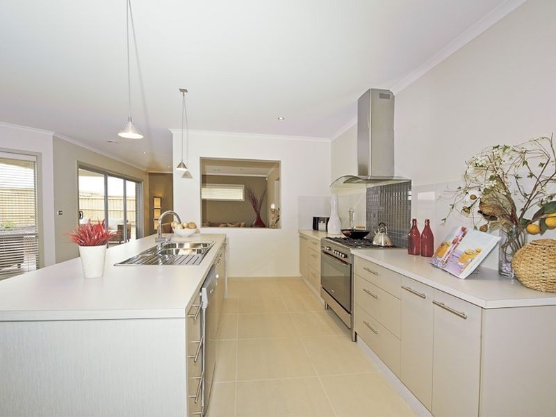 25 Peisley Crescent, Cranbourne East VIC 3977