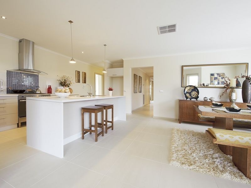 25 Peisley Crescent, Cranbourne East VIC 3977