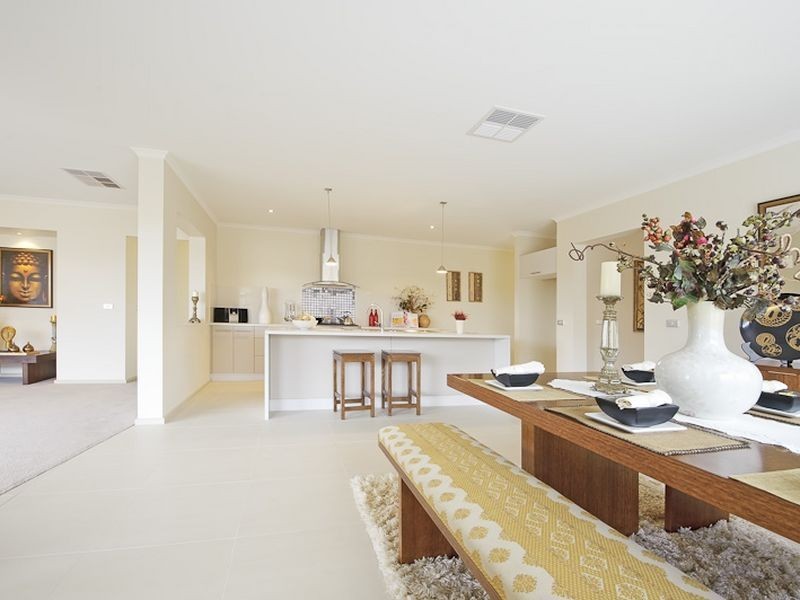 25 Peisley Crescent, Cranbourne East VIC 3977