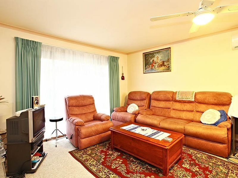 2/37 Ivan Crescent, Hampton Park VIC 3976