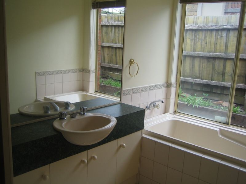 6 Hillview Rise, Hampton Park VIC 3976