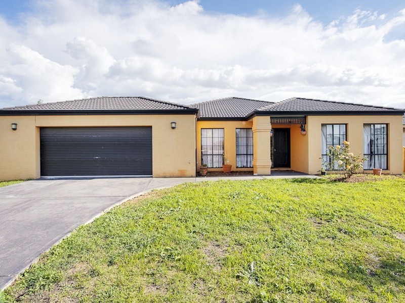 3 Clapton Court, Cranbourne East VIC 3977