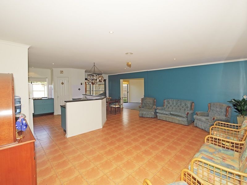 3 Clapton Court, Cranbourne East VIC 3977