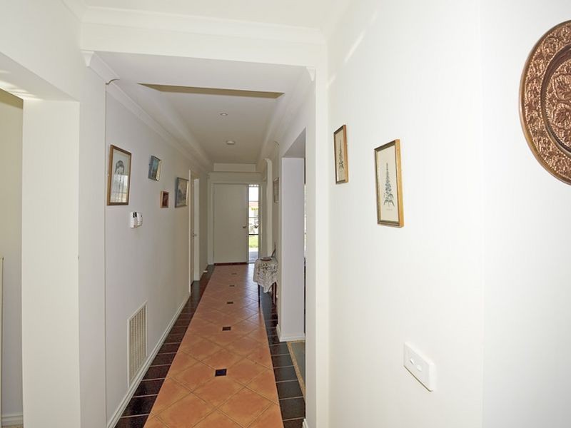 3 Clapton Court, Cranbourne East VIC 3977