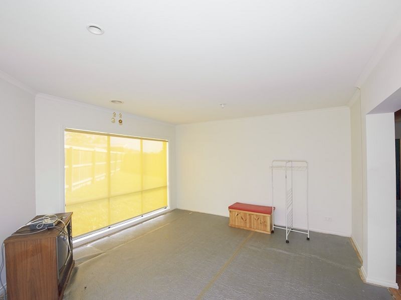 3 Clapton Court, Cranbourne East VIC 3977
