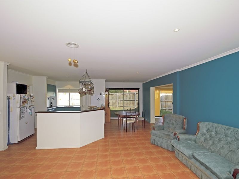 3 Clapton Court, Cranbourne East VIC 3977