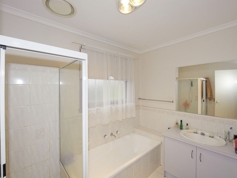 2/2 Alaster Court, Hampton Park VIC 3976