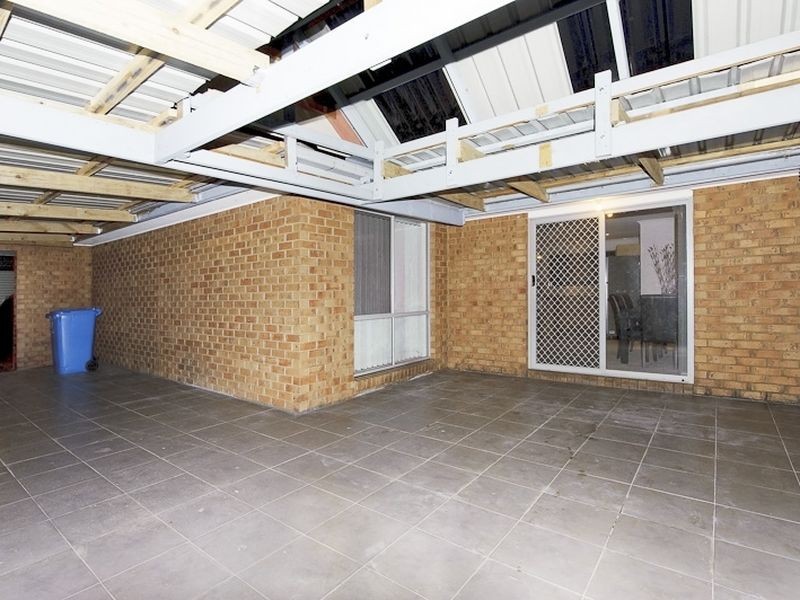 5 Armoy Close, Cranbourne East VIC 3977