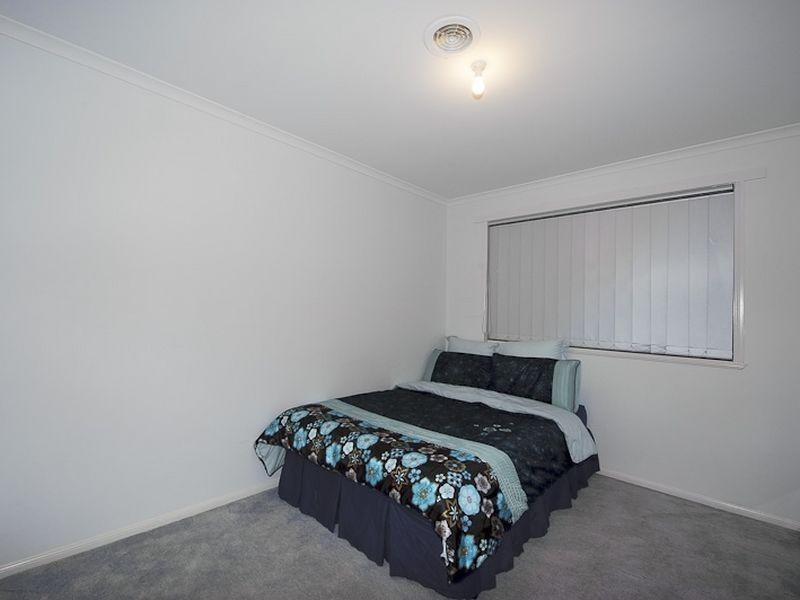 5 Armoy Close, Cranbourne East VIC 3977