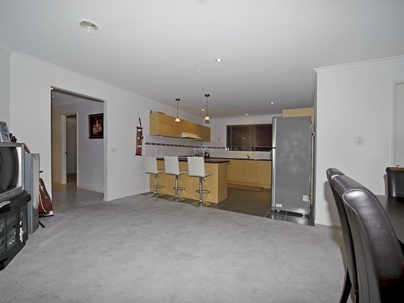 5 Armoy Close, Cranbourne East VIC 3977