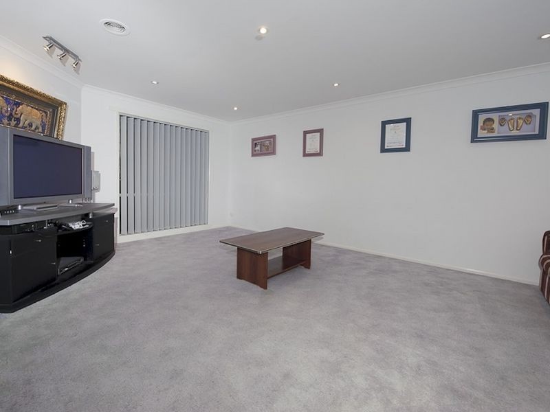 5 Armoy Close, Cranbourne East VIC 3977