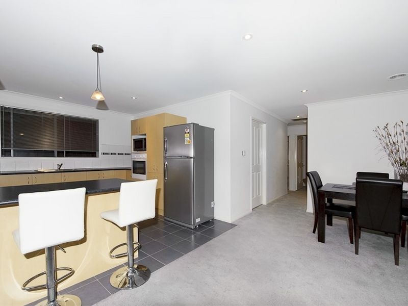 5 Armoy Close, Cranbourne East VIC 3977