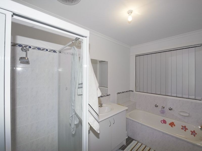 5 Armoy Close, Cranbourne East VIC 3977