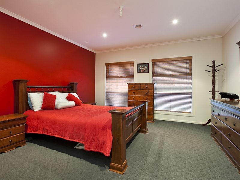 82 Aylmer Road, Lynbrook VIC 3975