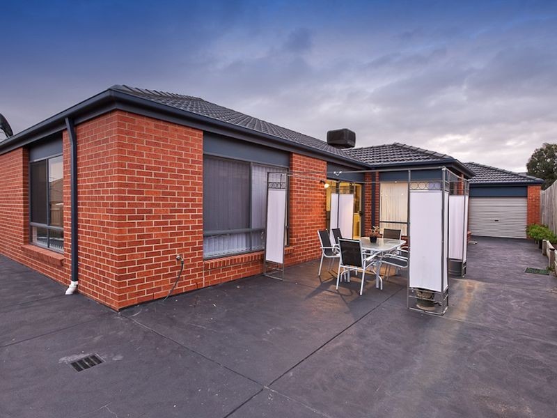 82 Aylmer Road, Lynbrook VIC 3975