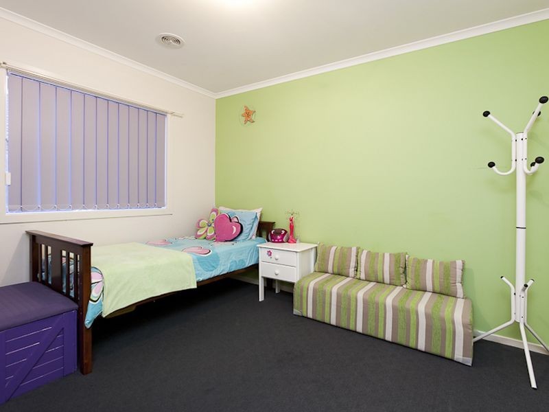 82 Aylmer Road, Lynbrook VIC 3975