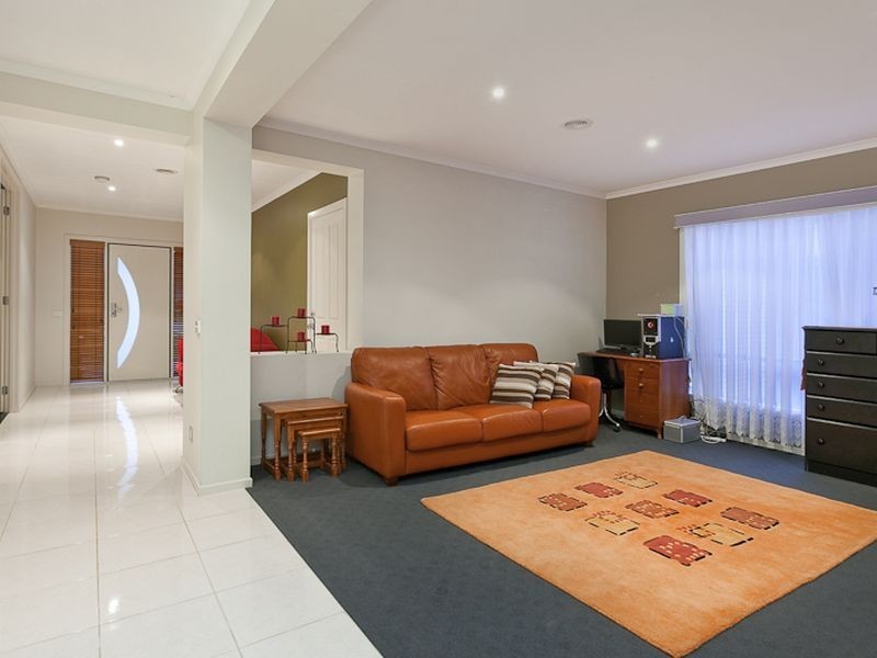 82 Aylmer Road, Lynbrook VIC 3975