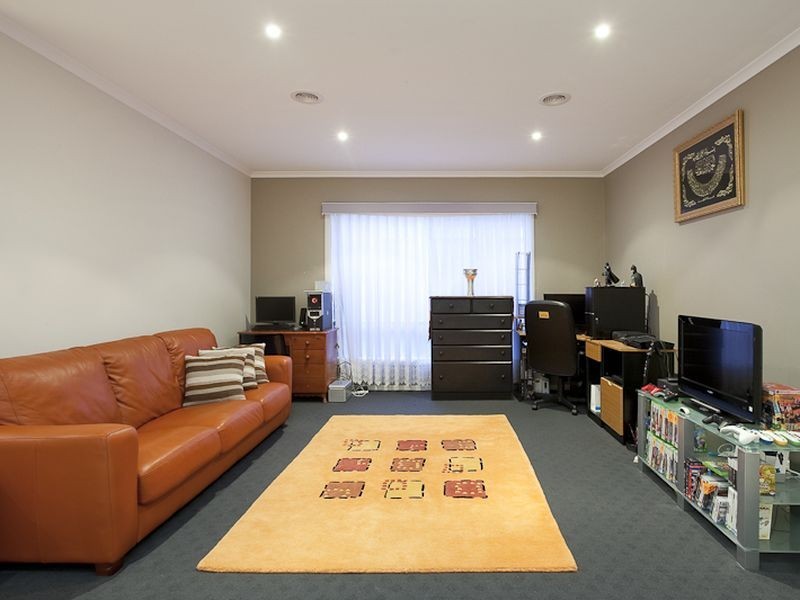 82 Aylmer Road, Lynbrook VIC 3975