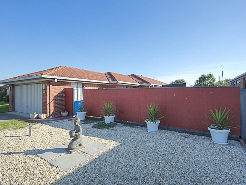 18 Pinehill Court, Cranbourne North VIC 3977