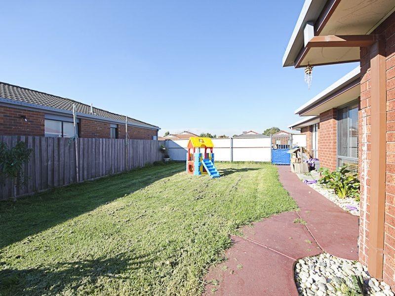 18 Pinehill Court, Cranbourne North VIC 3977