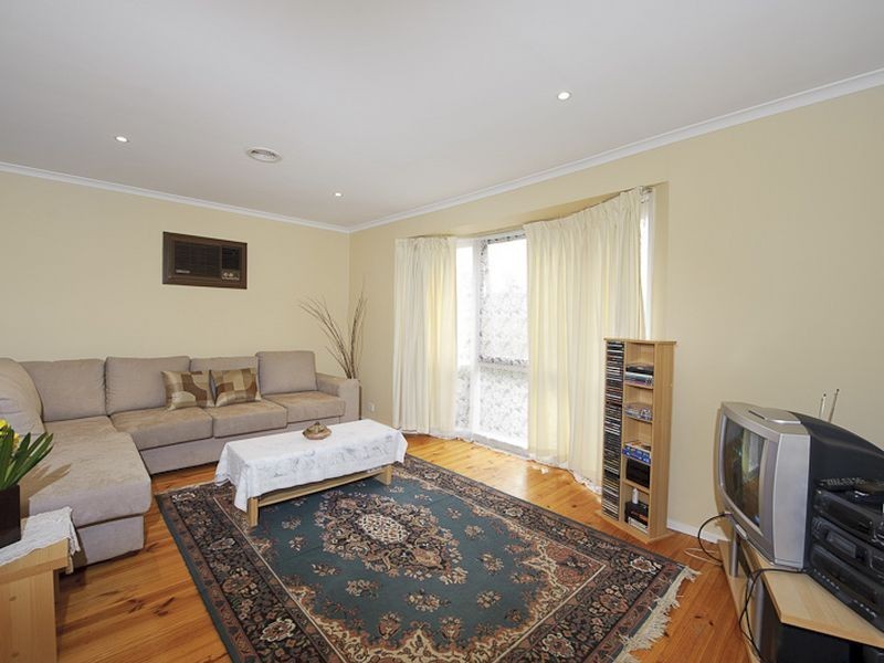 6 Beckington Crescent, Hampton Park VIC 3976