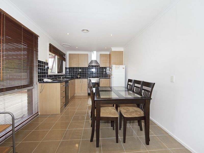 6 Beckington Crescent, Hampton Park VIC 3976