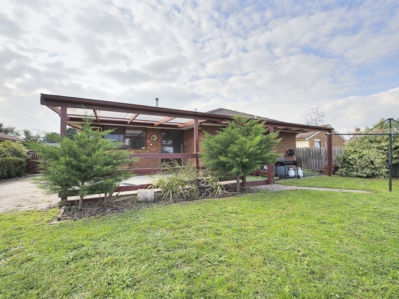 6 Beckington Crescent, Hampton Park VIC 3976