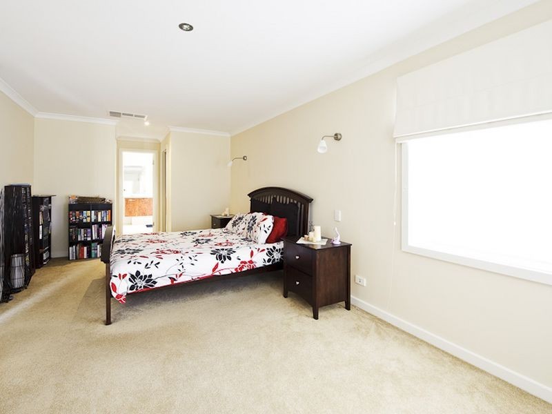 12 Glenbrook Crescent, Lynbrook VIC 3975