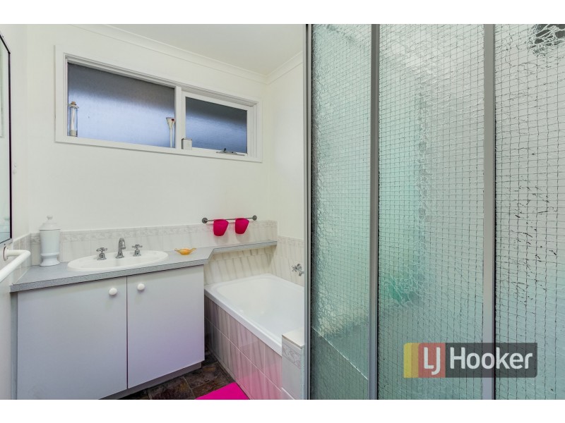 Unit 1/73 Warana Drive, Hampton Park VIC 3976