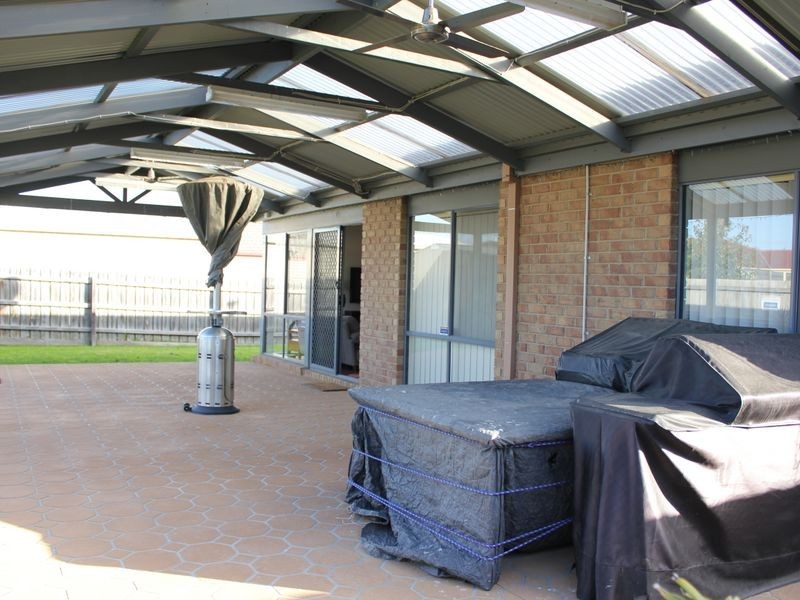 48 Bateman Grove, Hampton Park VIC 3976