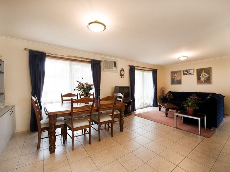 8 Sunset Place, Hampton Park VIC 3976