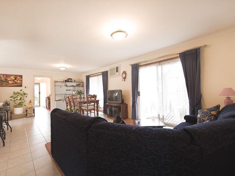 8 Sunset Place, Hampton Park VIC 3976