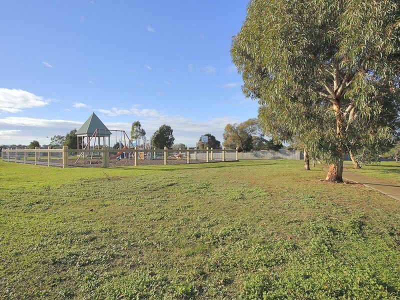 17 Highton Close, Hampton Park VIC 3976