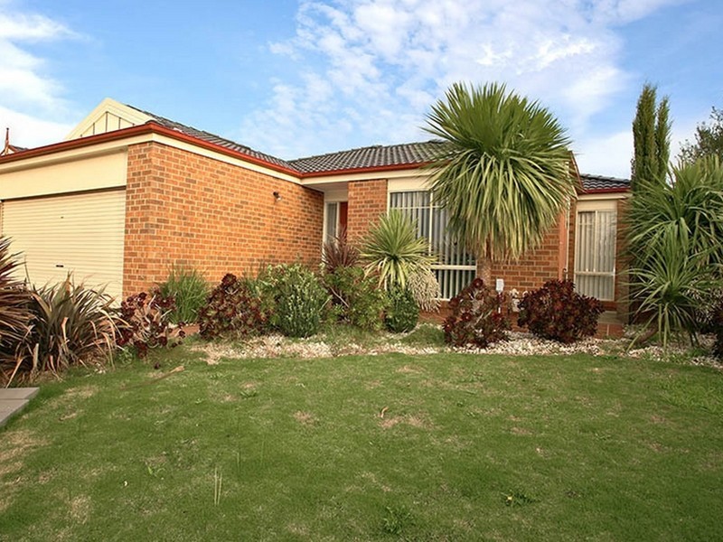 9 Bookham Way, Cranbourne VIC 3977