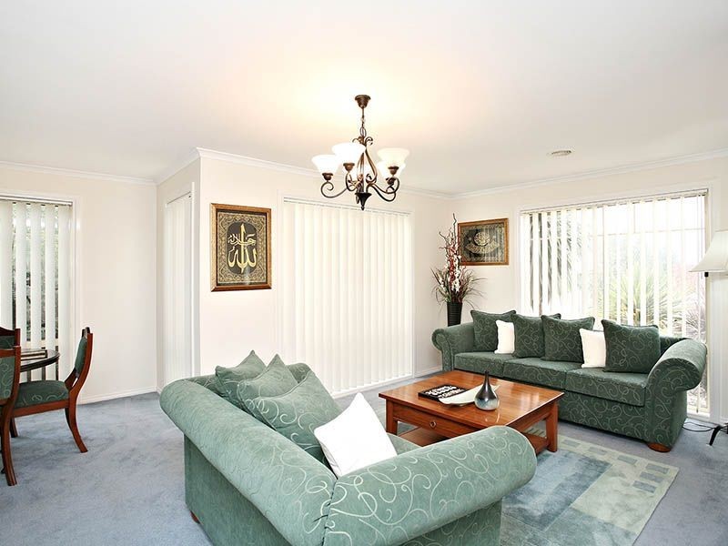 9 Bookham Way, Cranbourne VIC 3977