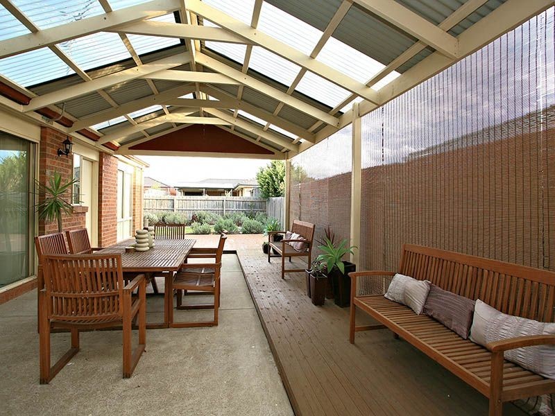 9 Bookham Way, Cranbourne VIC 3977