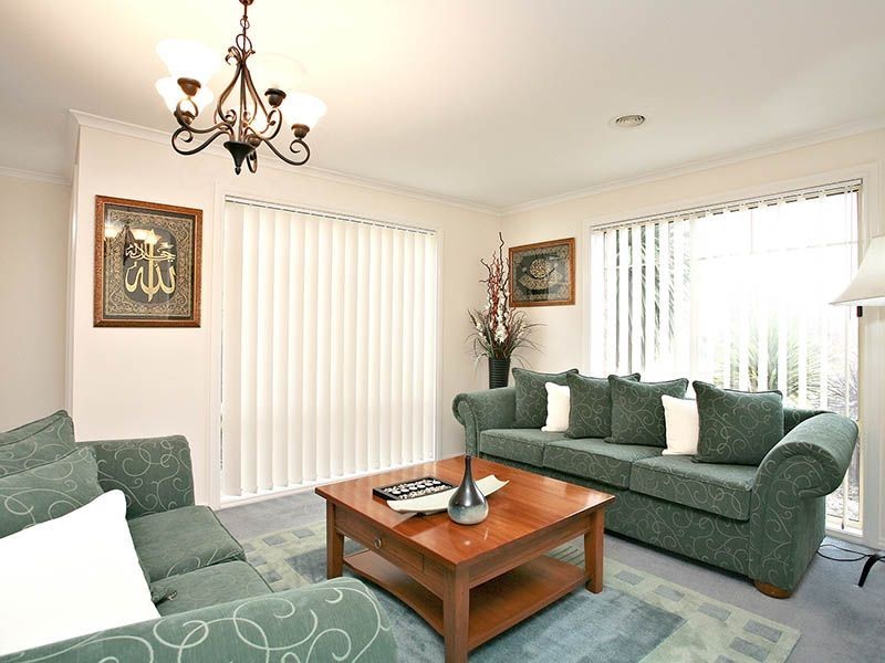 9 Bookham Way, Cranbourne VIC 3977