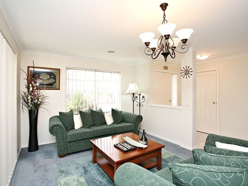 9 Bookham Way, Cranbourne VIC 3977