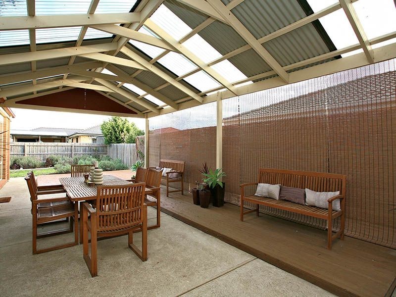 9 Bookham Way, Cranbourne VIC 3977