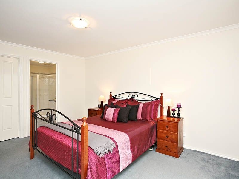 9 Bookham Way, Cranbourne VIC 3977