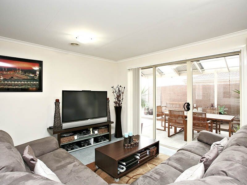 9 Bookham Way, Cranbourne VIC 3977