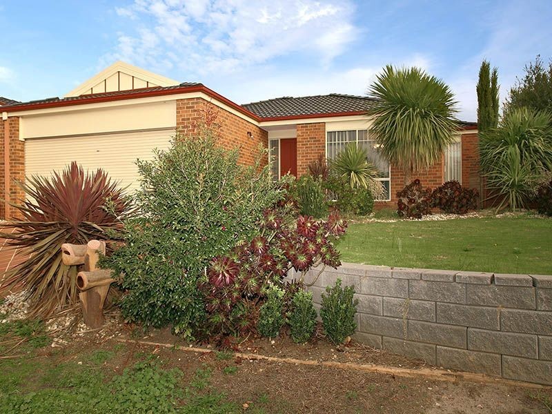 9 Bookham Way, Cranbourne VIC 3977