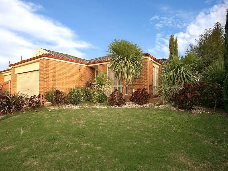 9 Bookham Way, Cranbourne VIC 3977