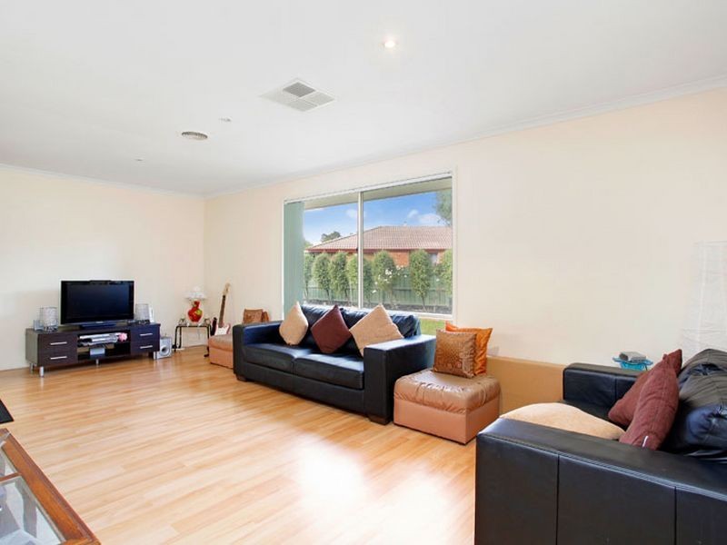 43 Bemersyde Drive, Berwick VIC 3806