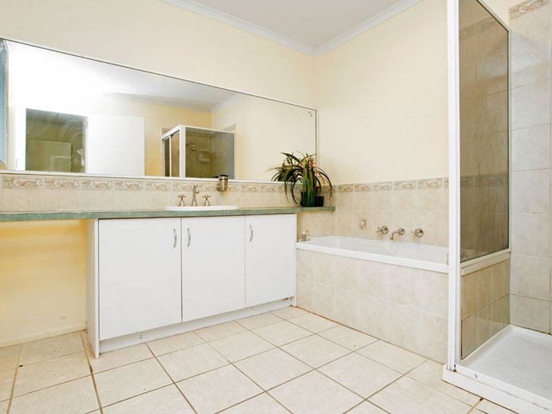 43 Bemersyde Drive, Berwick VIC 3806